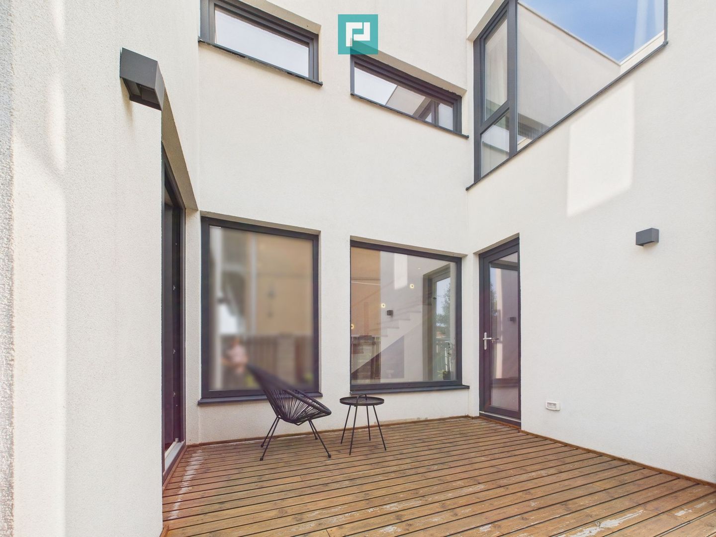 Casă modernă și elegantă, mobilată și utilată - Poză 24