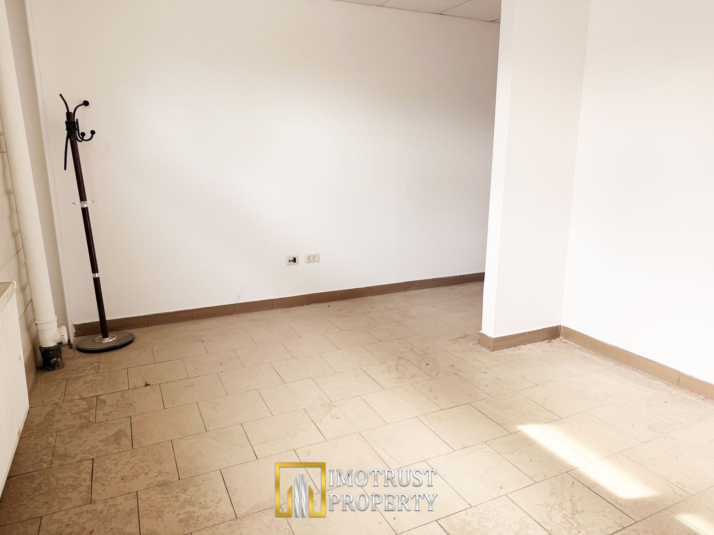 Birou de închiriat – 35 mp, parter, incintă industrială - Poză 5