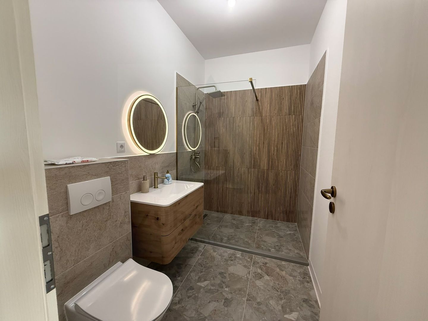 Apartament lux prima inchiriere 3 camere 76mp utili si boxa Selimbar - Poză 8