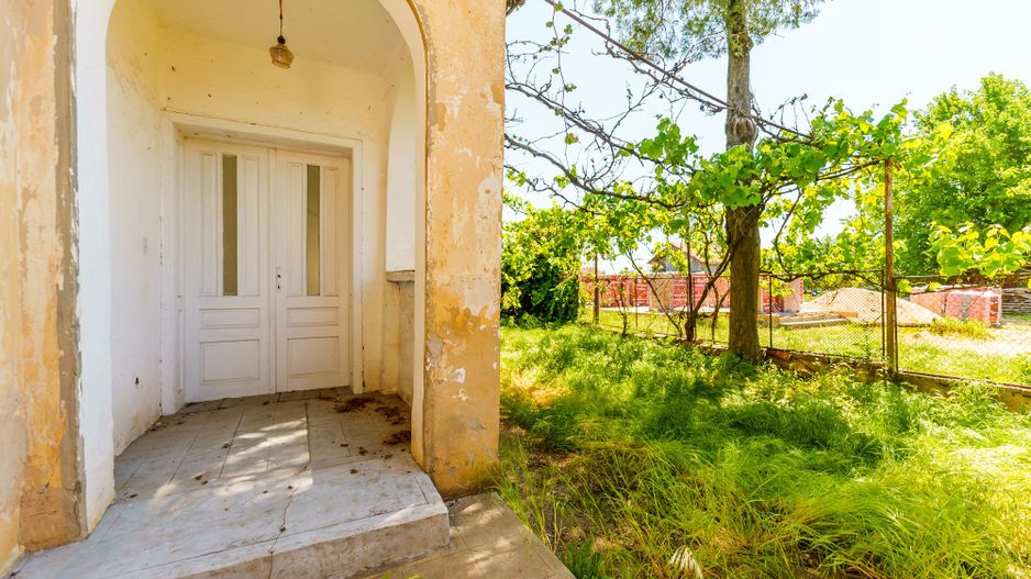 Casă cu potențial în Iratoș - Poză 18