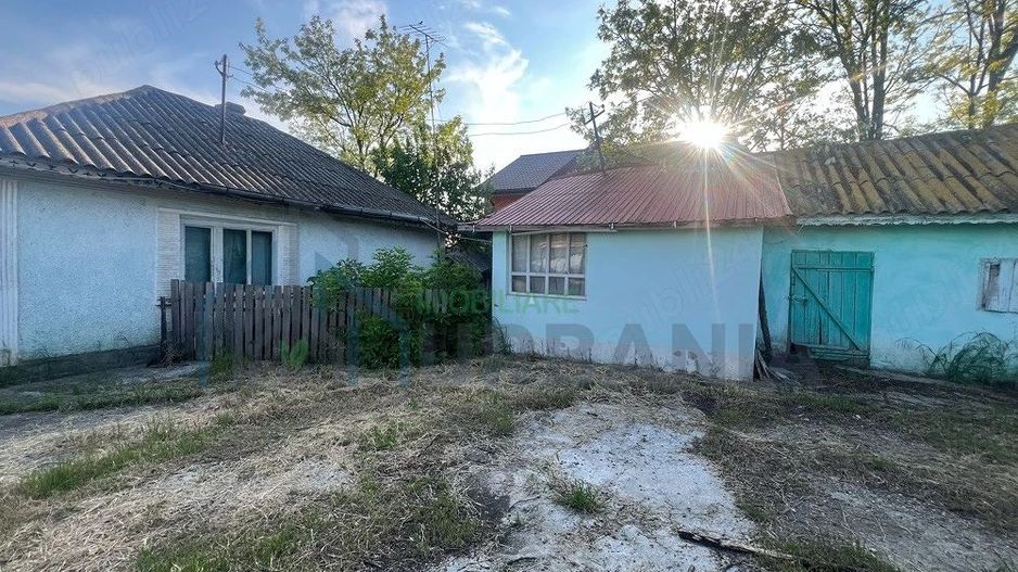 Casă și teren în comuna Târgu Frumos, zona Târgu Frumos, județul Iași - Poză 5
