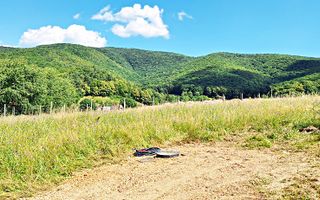 La 24 km de Brasov teren superb de 2010mp cu utilitati - Poză 1