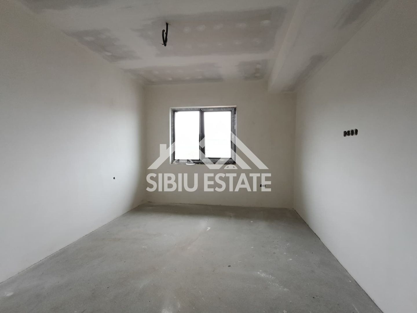 Casa tip duplex  5 camere, teren 400 mp, Selimbar acces usor - Poză 14