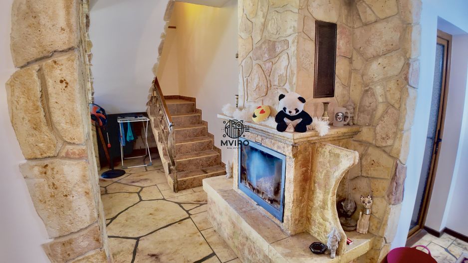 Casa de vanzare in Targoviste - 5 camere, 2 garaje, teren generos - Poză 8