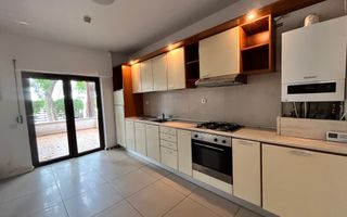 VILA CU 5 CAMERE LA INCHIRIERE PE MALUL LACULUI STRAULESTI - Poză 2