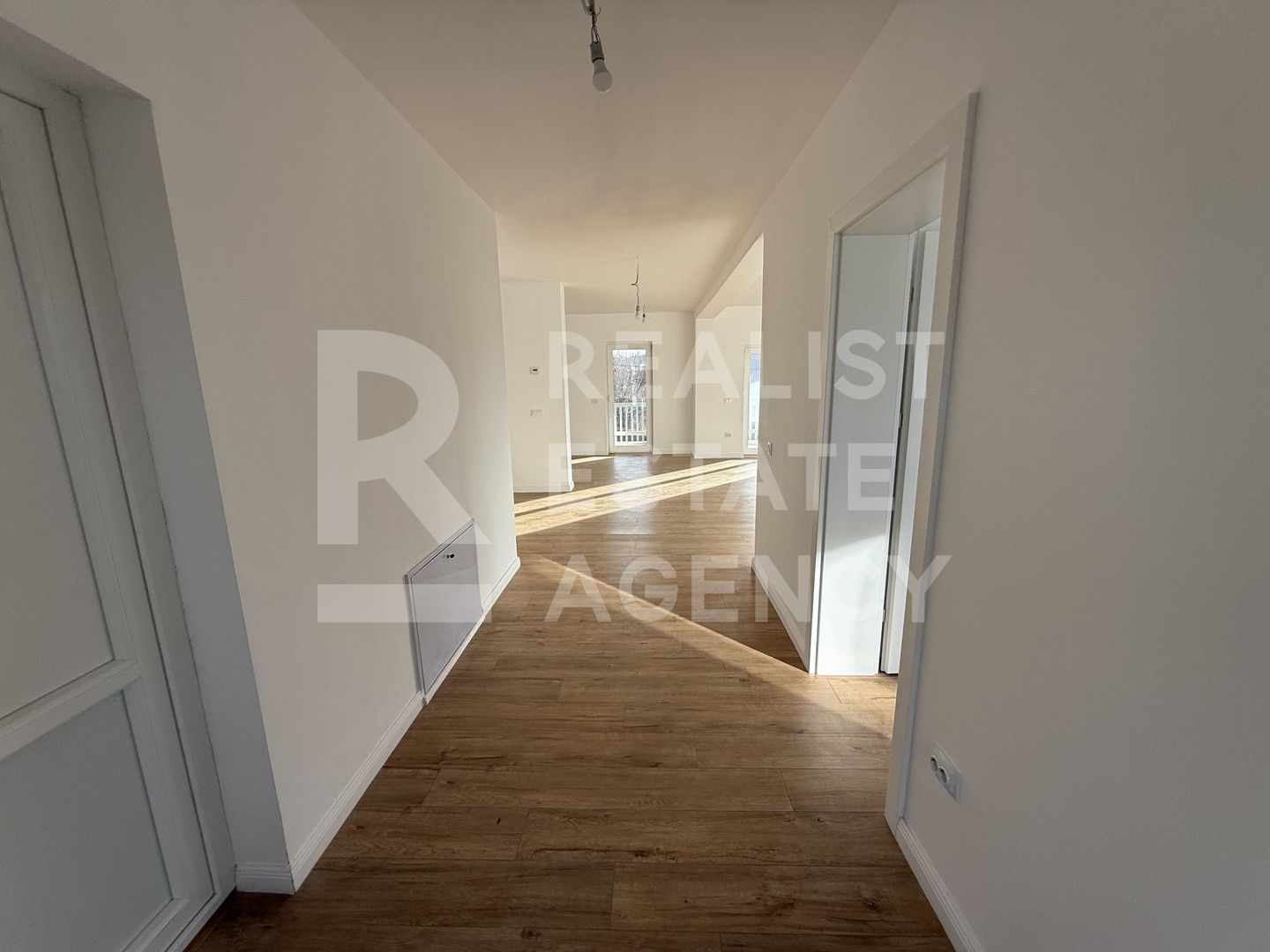 Vânzare, casă modernă, 5 camere, Valea Adâncă, Iași - Poză 2