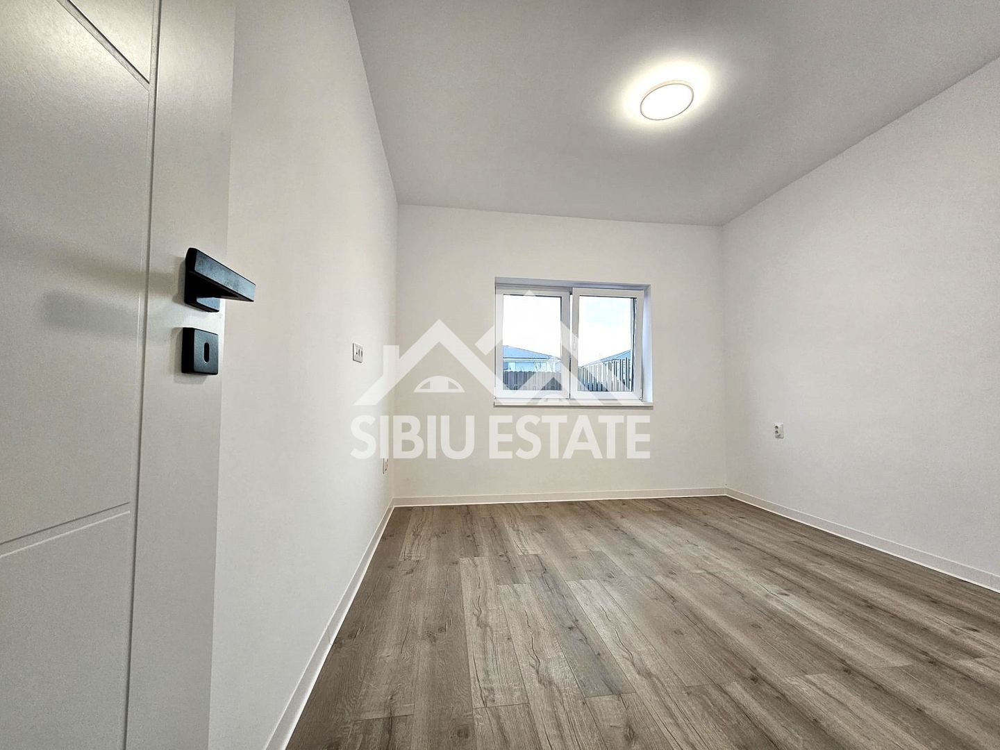 Apartament 2 camere etaj 1, decomandat clasic - Poză 2