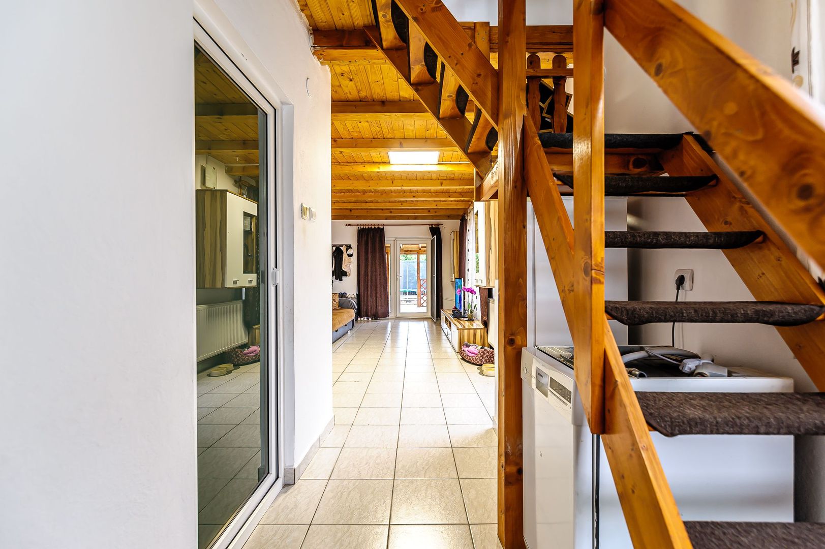 Casă cu teren de 1440 mp, Aradul Nou - Poză 3