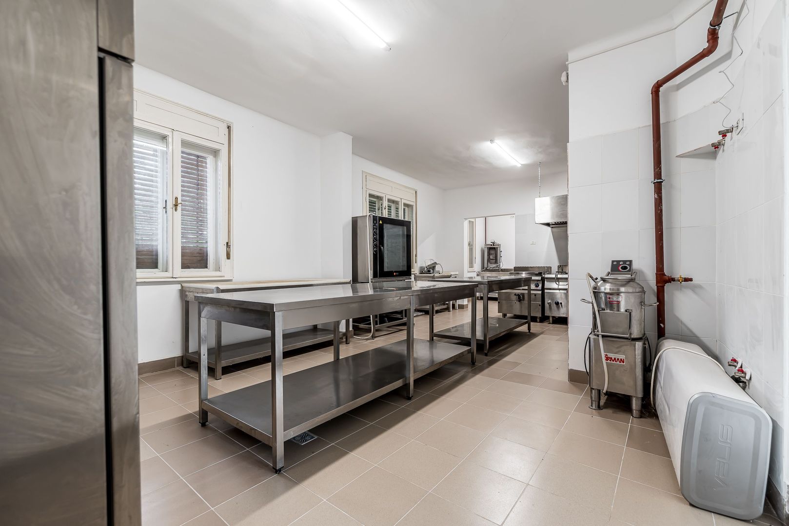 Casa cu potential multiplu cu teren generos pe strada Dunarii - Poză 4