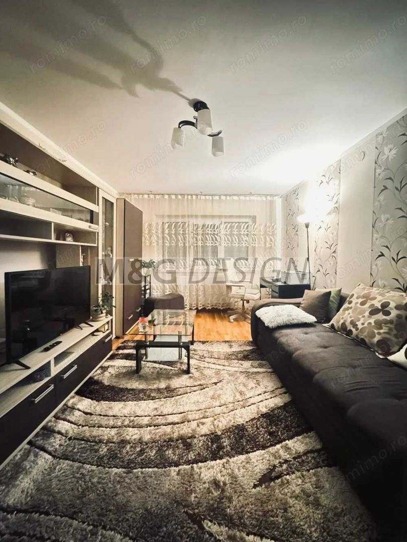 Apartament  3 camere zona Lunei - Poză 1