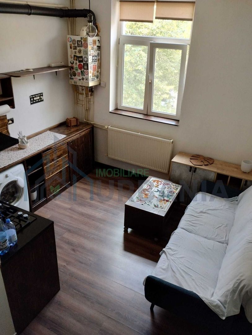 Garsonieră cu mansardă în Copou, lângă Liceul Negruzzi, Iași – 450 € - Poză 1