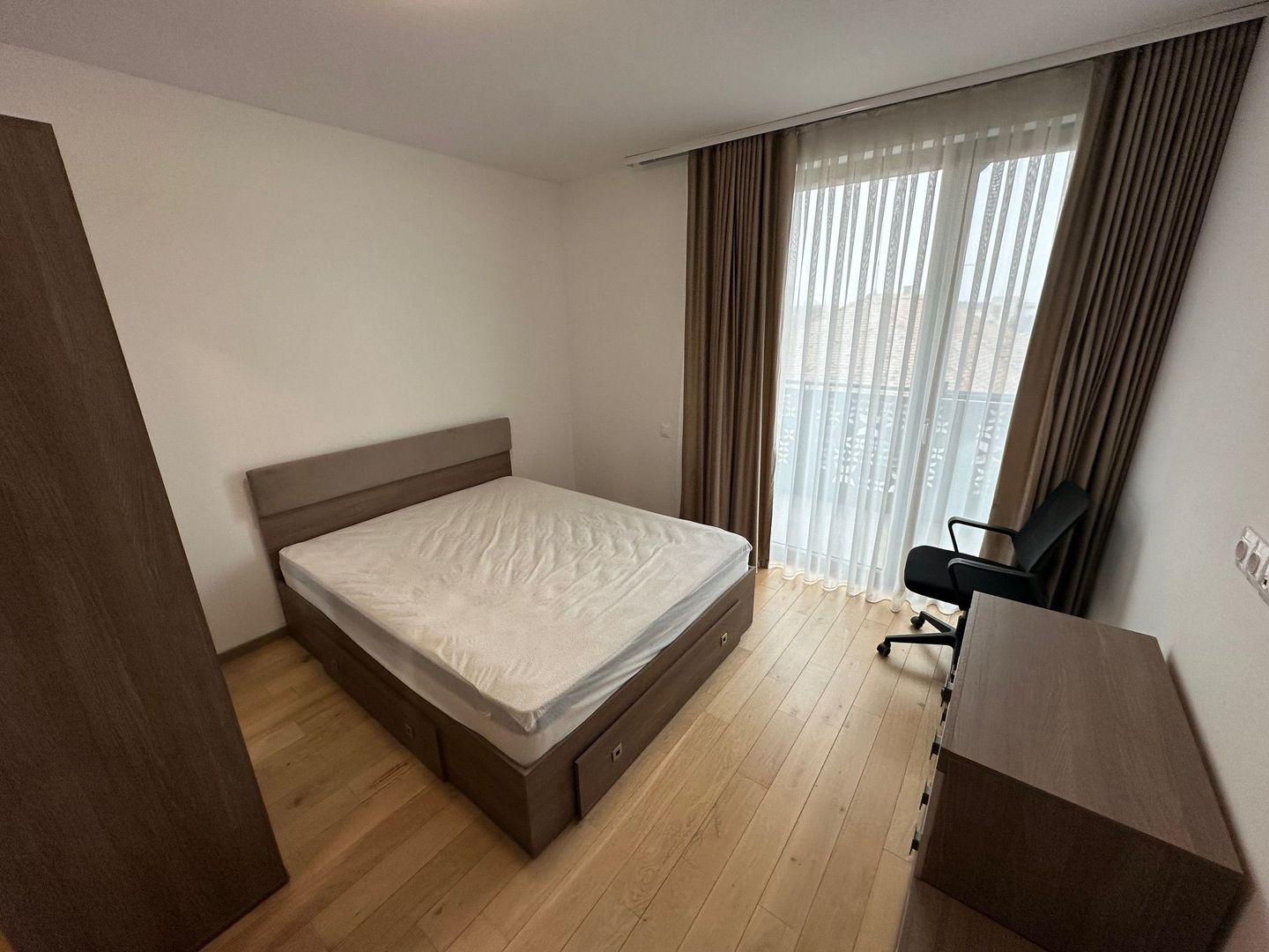 Apartament bloc nou 4 camere - parcare subterana - Poză 17