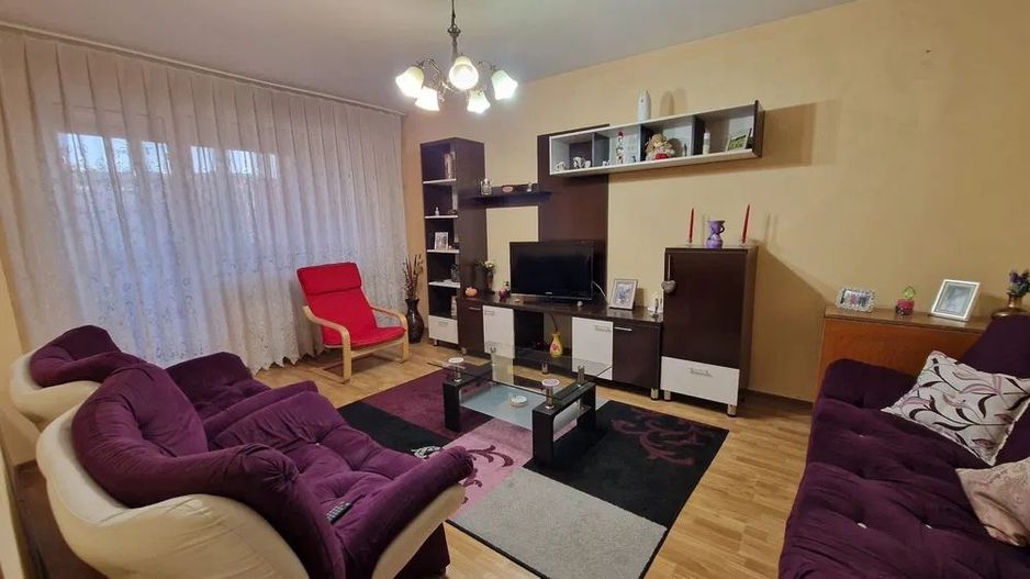 Apartamet 3 camere de vanzare Gorjului - Poză 1