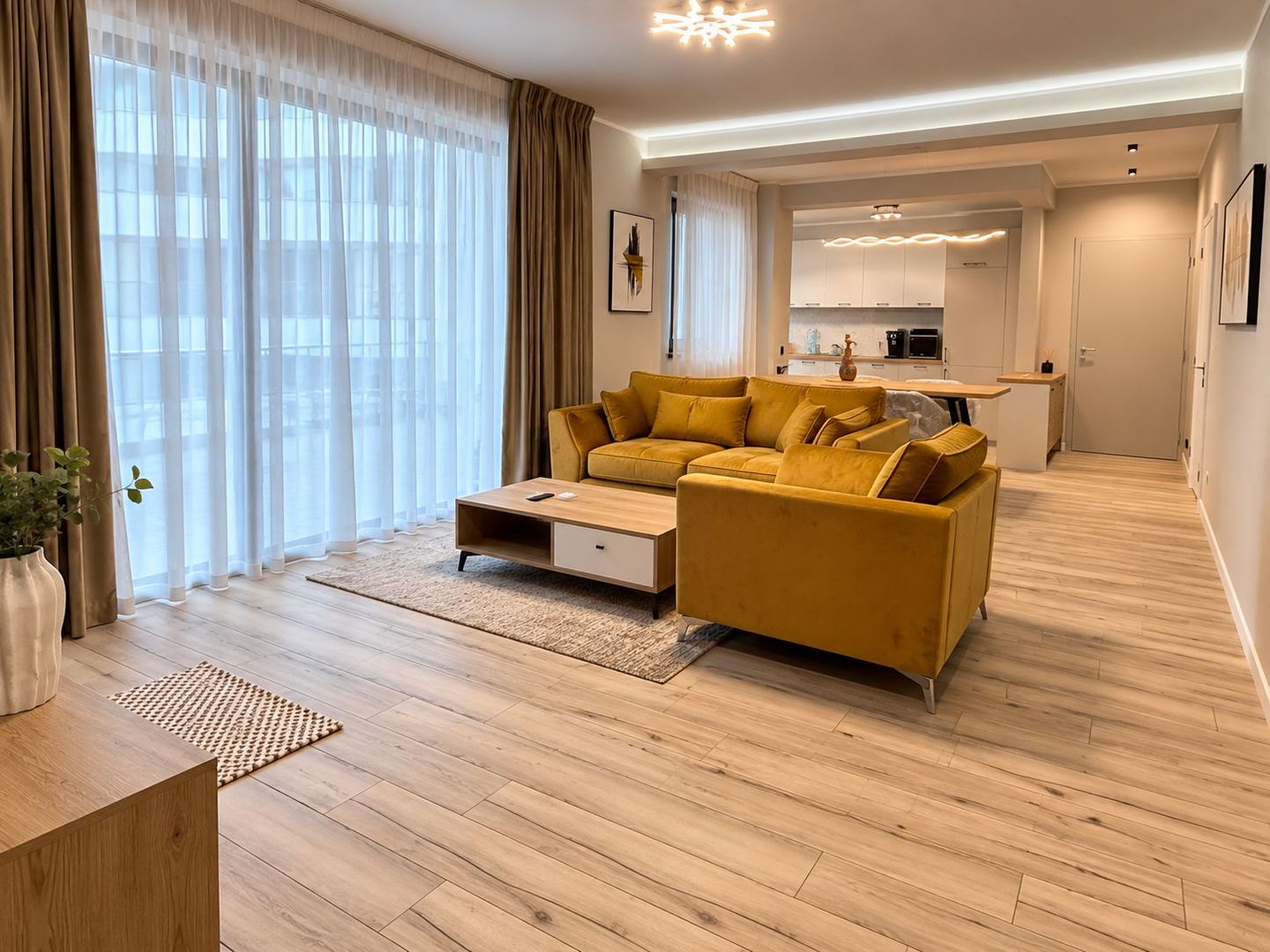 For Rent | Premium 3-Room Apartment | 93 sqm | Terrace | Piața Romană - Poză 2