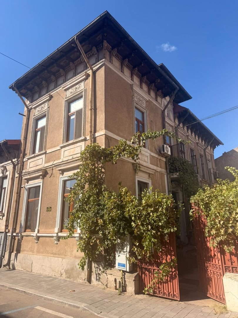 Apartament 5 camere  in vila - Zona Armeneasca - Poză 1