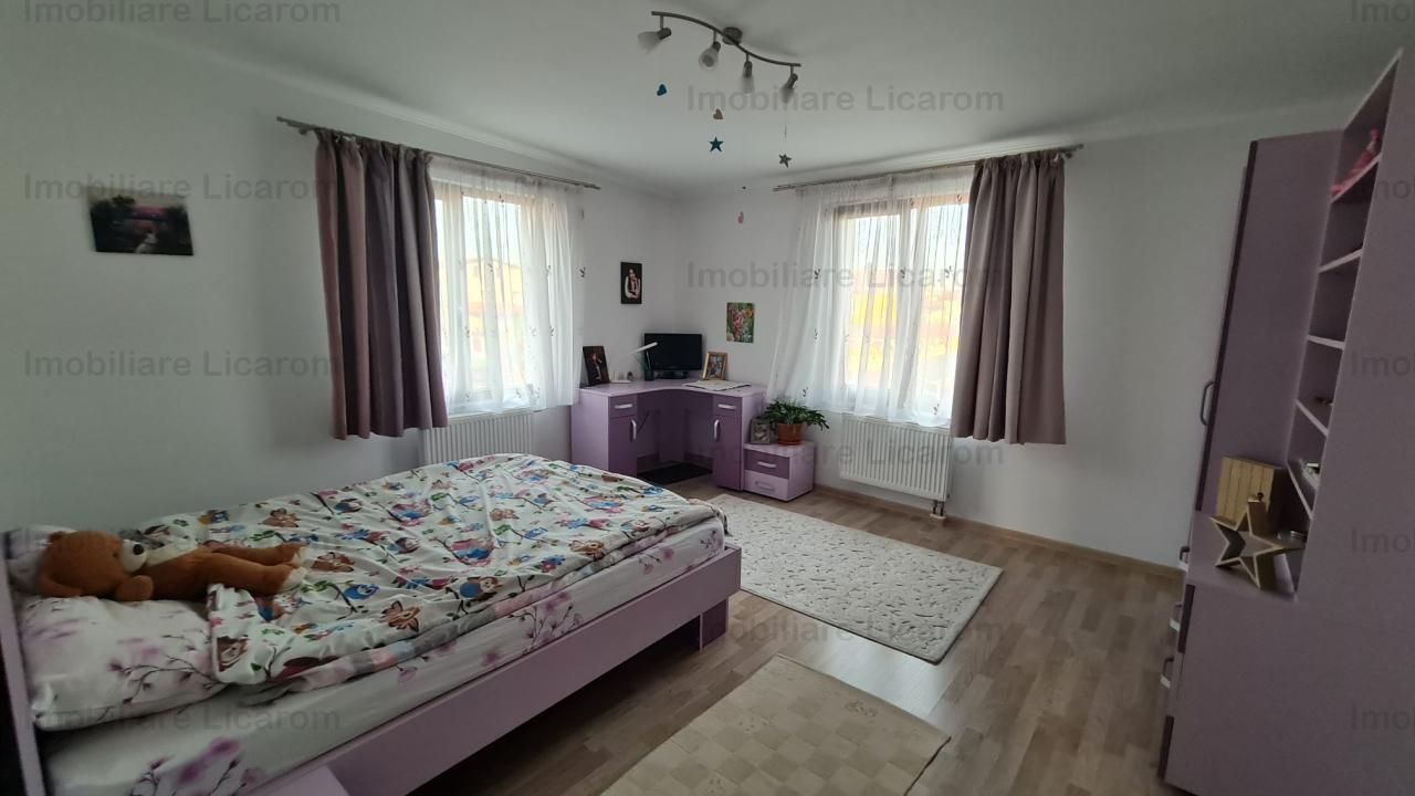 Duplex Sanpetru P+E,5 camere,teren 375 mp,260000 euro - Poză 2