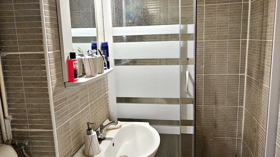 Garsonieră decomandată, etaj 2, balcon, bloc izolat – Astra, Str. Uranus - Poză 3