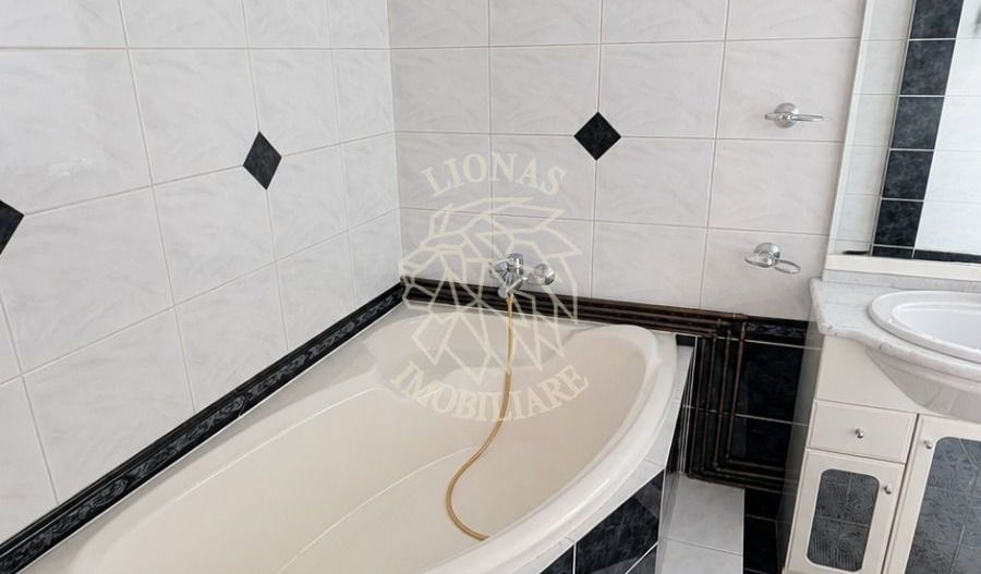 Apartament 3 camere 78 mp-etaj 1-parcare,boxa-Zona Calea Moldovei - Poză 4