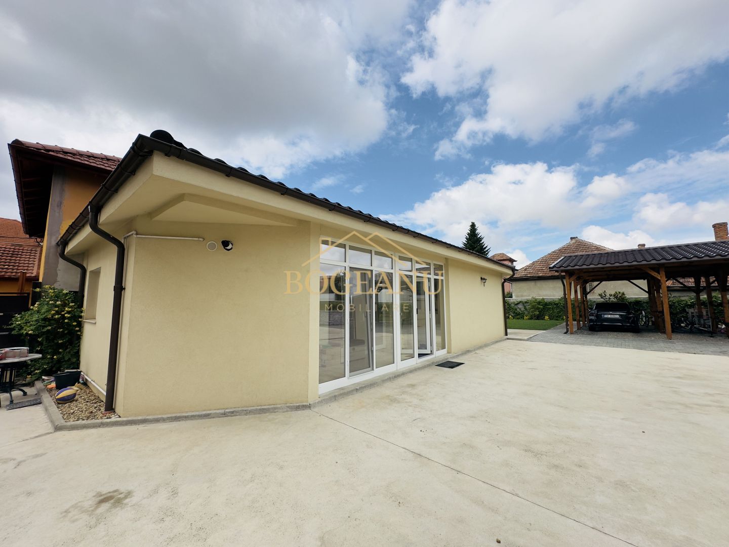 BG57-Casa noua parter 3 camere,Mobilata,Curte,Gazon,Garaj - Poză 1