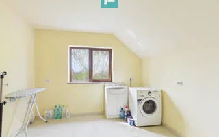 Casă spațioasă în Sântana - Poză 11