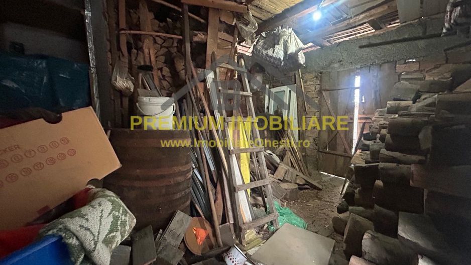 Casă batraneasca+ teren 999 mp intravilan în Oituz - Poză 9