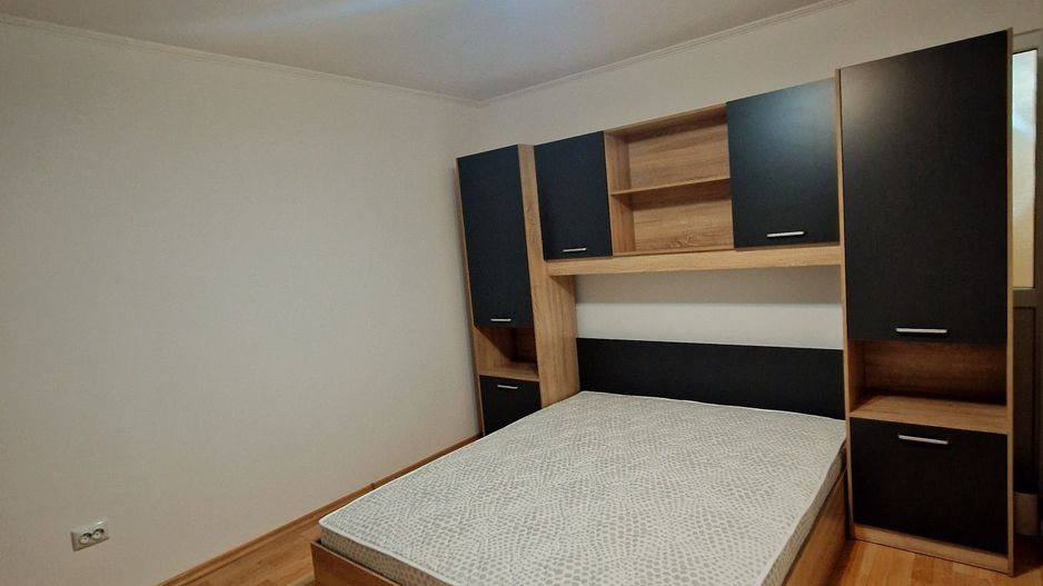 2 camere 60 mp, DECOMANDAT, 1 Mai, vila - Poză 1