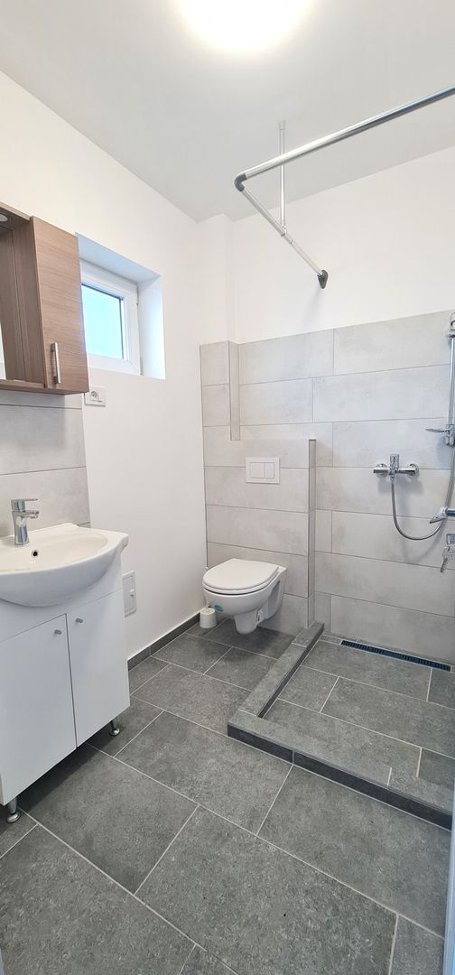 Casa semimobilata semiutilata in Cartier Izvor Tarlungeni Brasov - Poză 9