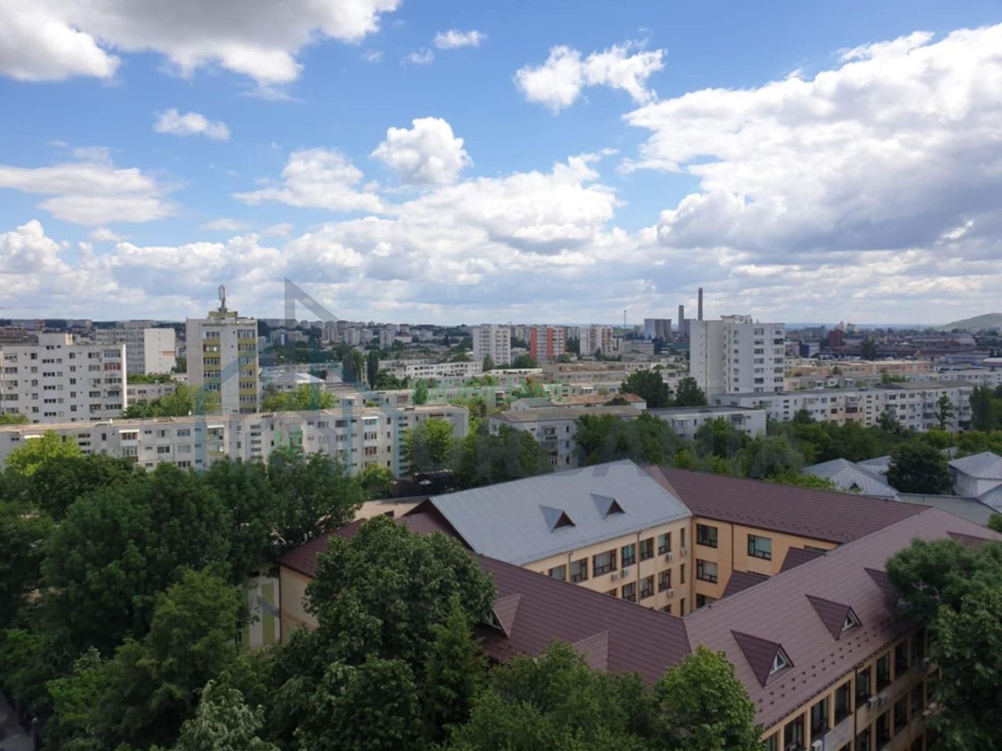 Apartament 2 camere decomandate de închiriat în Podul Roș, lângă Liceul Emil Racoviță - Poză 5