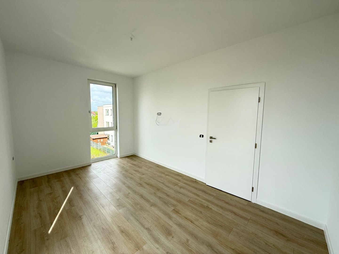 Bucatarie inchisa. Lift. Loc de parcare. - Poză 7