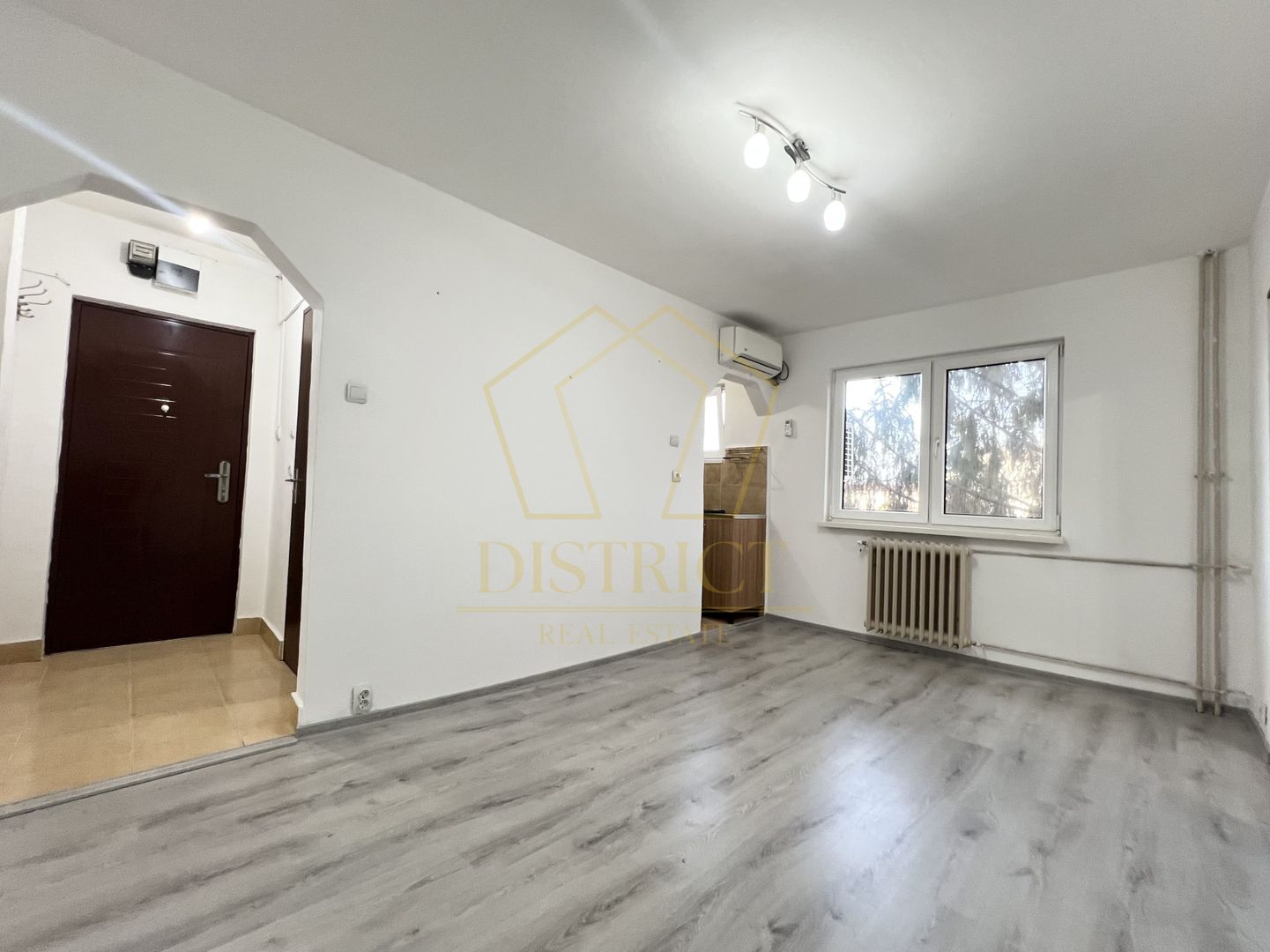 Apartament renovat cu 2 camere  | Shopping City | Sagului - Poză 1