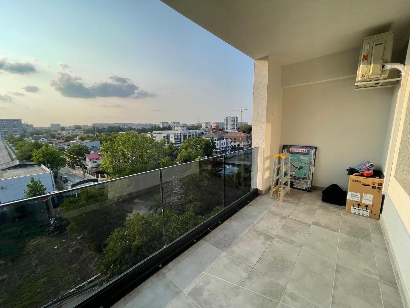 AP. 2 CAMERE- APARATORI,PARCARE INCLUSA, MASINA DE SPALAT VASE, METROU - Poză 8
