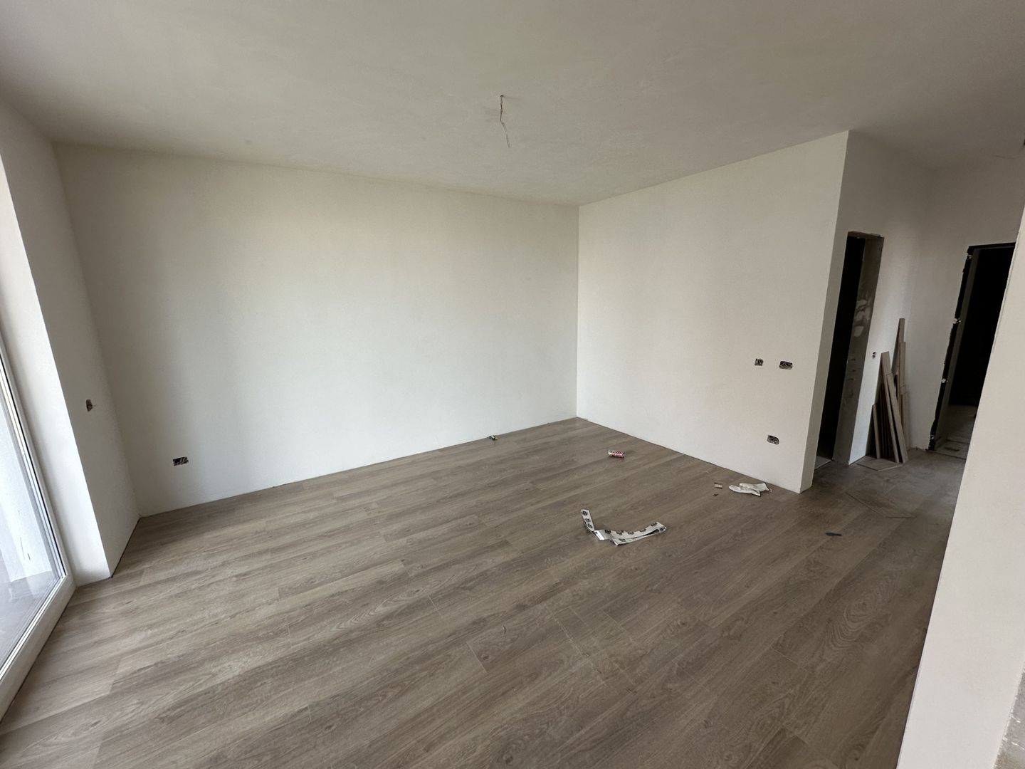 Apartment bloc nou cu lift si loc de parcare inclus - Poză 4