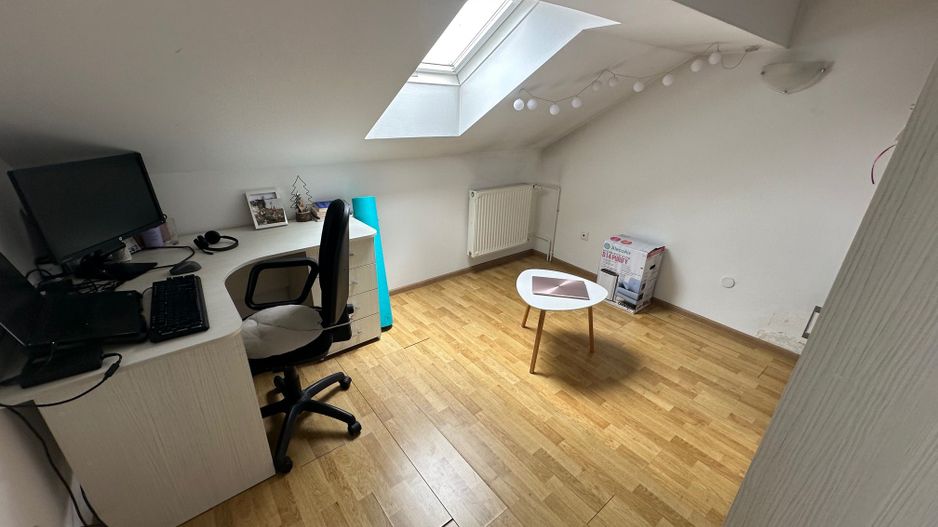 Casă / Vilă cu 5 camere zona Lunei - Poză 34