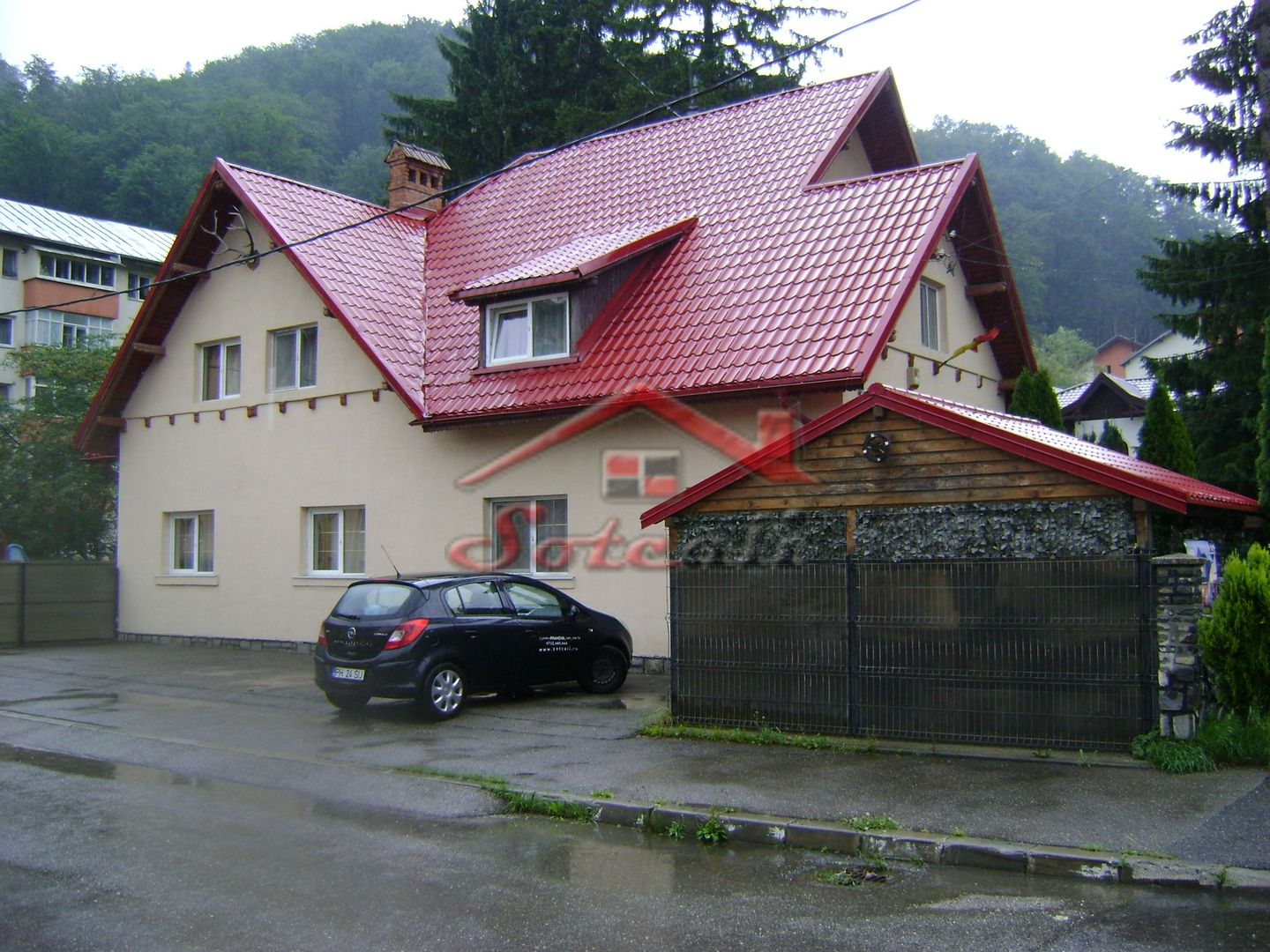 Pensiune de vanzare P+E Busteni - central - Poză 1