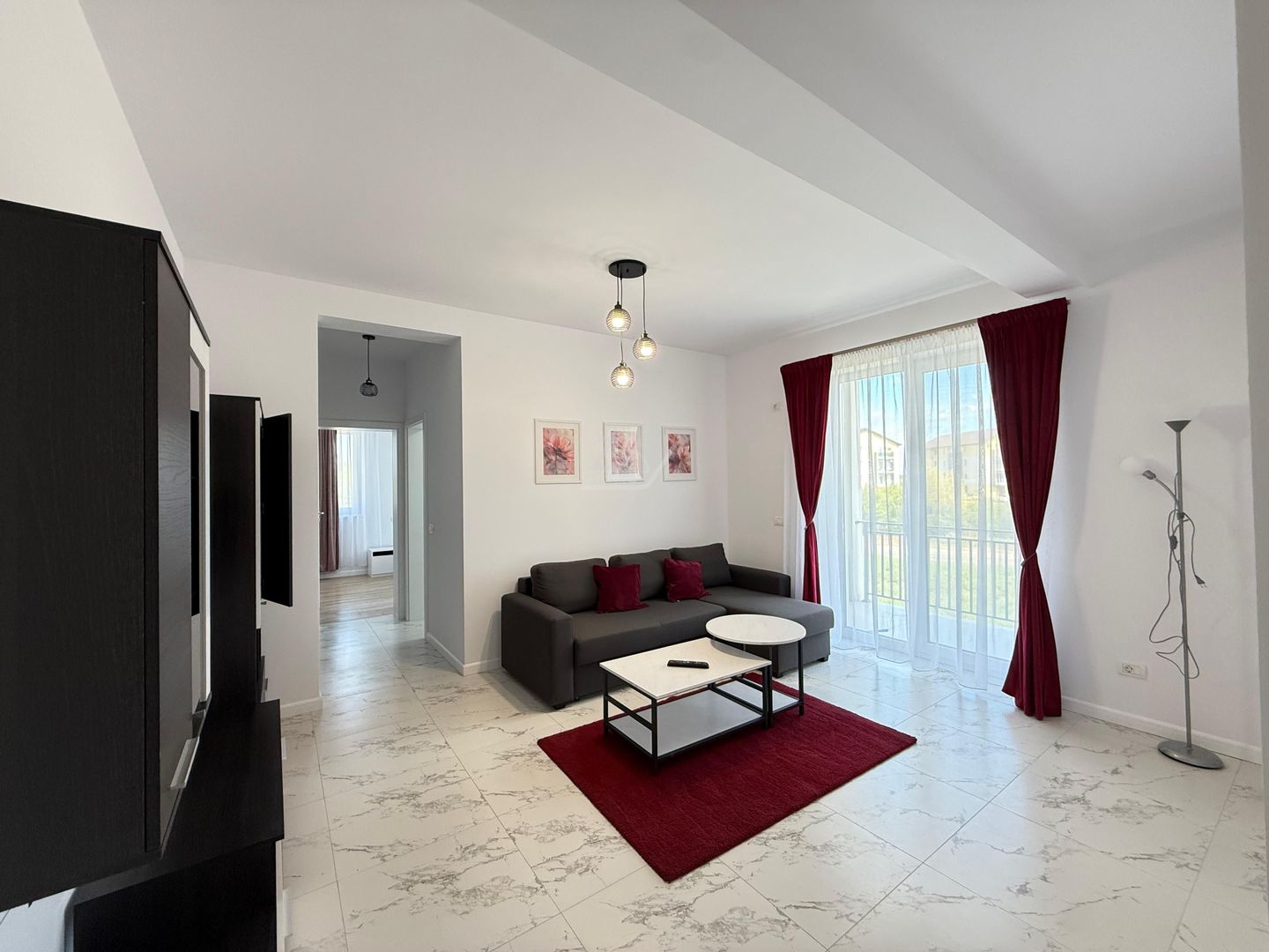 PRIMA INCHIRIERE.  Etaj 1. Bucatarie inchisa. Loc de parcare. - Poză 1