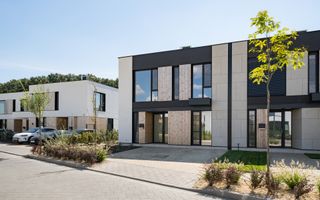 Vila cu 4 camere in Amber Forest - Poză 1