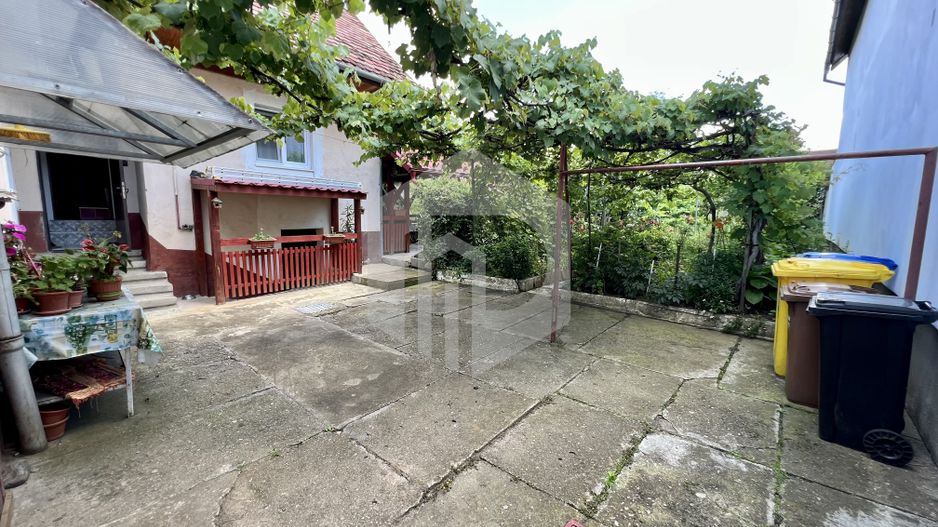 Casa curte comuna in zona Milea- Teren 300 mp - Poză 1