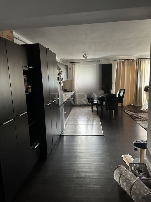 Apartament cu 2 camere, 2 balcoane de 15 mp, zonă Florilor. - Poză 5