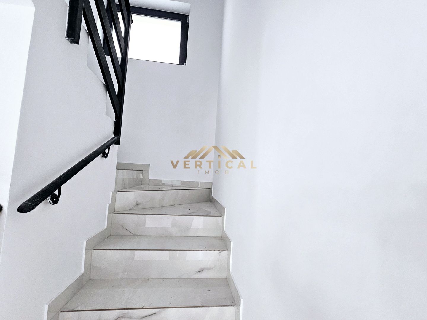 Vila 4 camere in centrul comunei Berceni - Poză 5