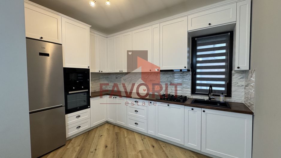 Duplex despartit prin garaj. Zona centrala - langa padure. Mobilat si utilat - Poză 1