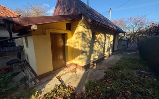 2 corpuri de Casă renovate + teren 125 mp Campina - Poză 4