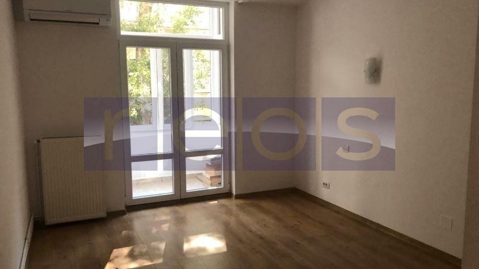 VANZARE APARTAMENT 3 CAMERE RENOVAT DECOMANDAT CENTRALA PROPRIE PIATA ROMANA - Poză 2