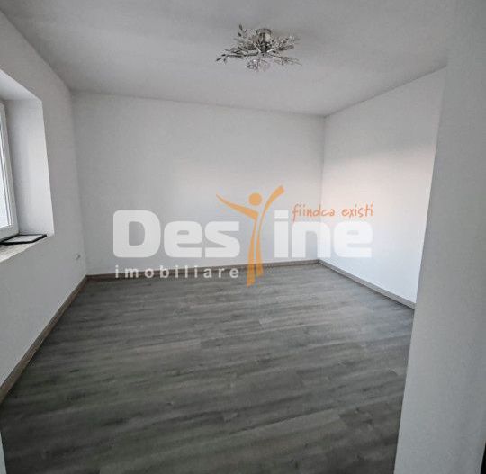 Imobil compus din casa si 1800mp teren in Suburbia Brodoc, judet Vaslui - Poză 6