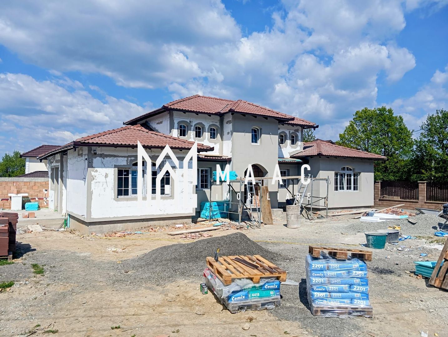 Casa stil mediteranian 4 dormitoare 800 mp teren Tocile Sibiu - Poză 1