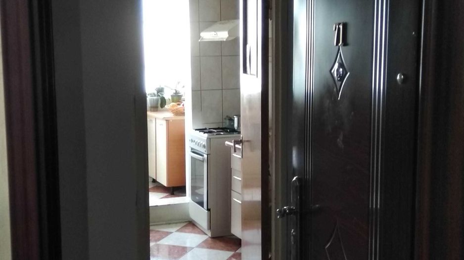 De vanzare apartament de 3 camere Titan,  5 min metrou Grigorescu - Poză 4