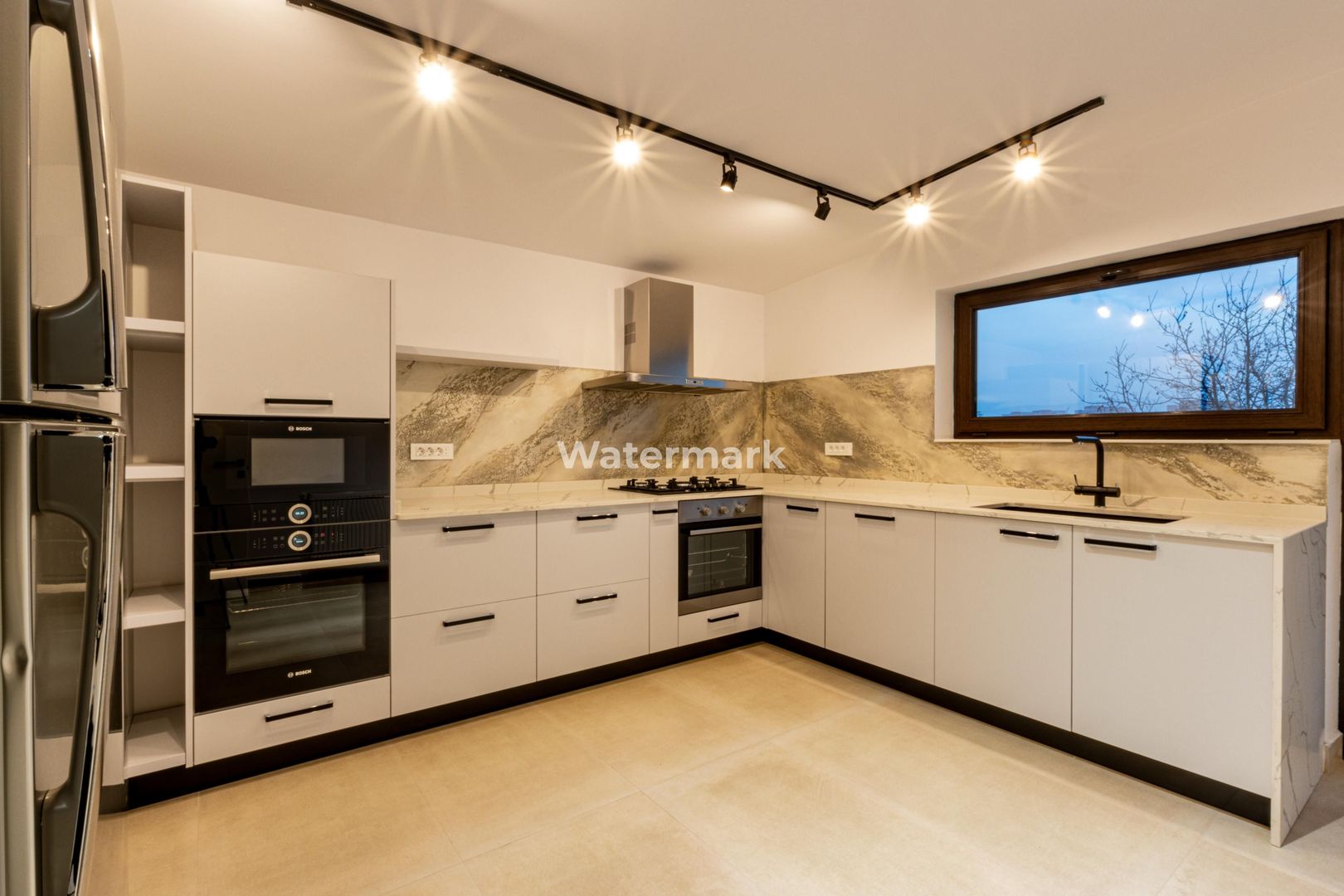 Apartament cu 4 camere de închiriat în zona Alexandru cel Bun - Poză 2