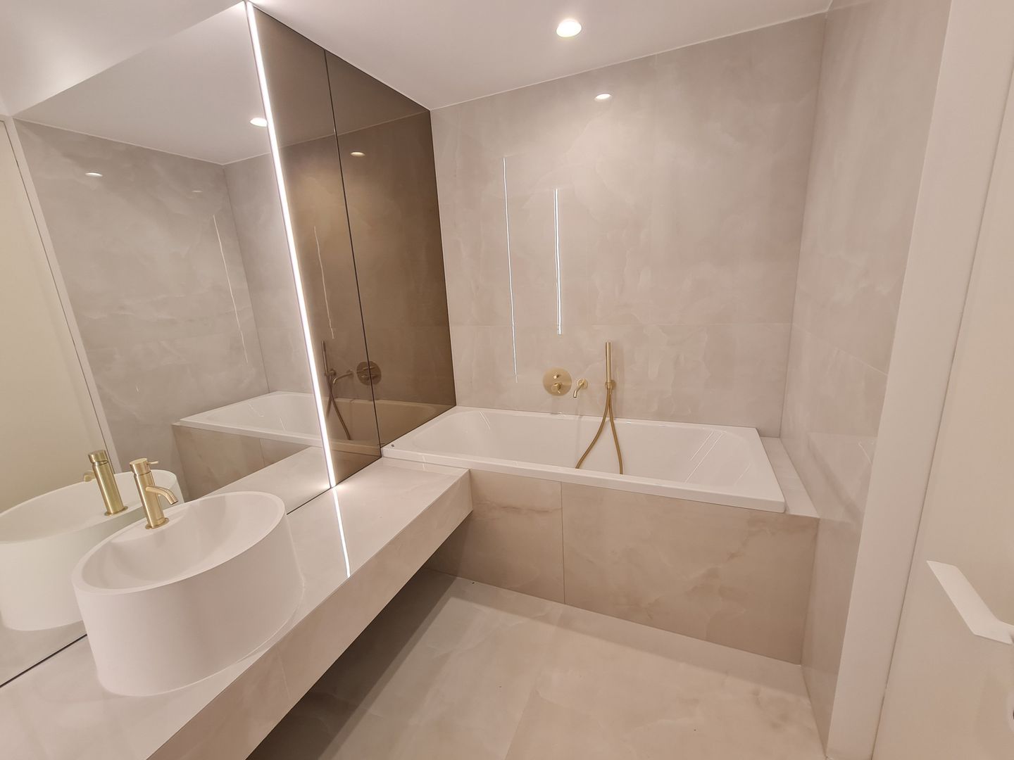 Apartament | 2 camere | Cortina North | Vedere libera Pipera - Poză 4