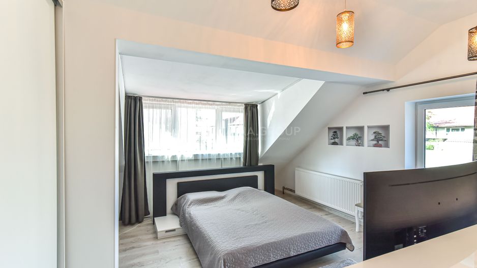 Casa zona centrala, curte individuala - Poză 7