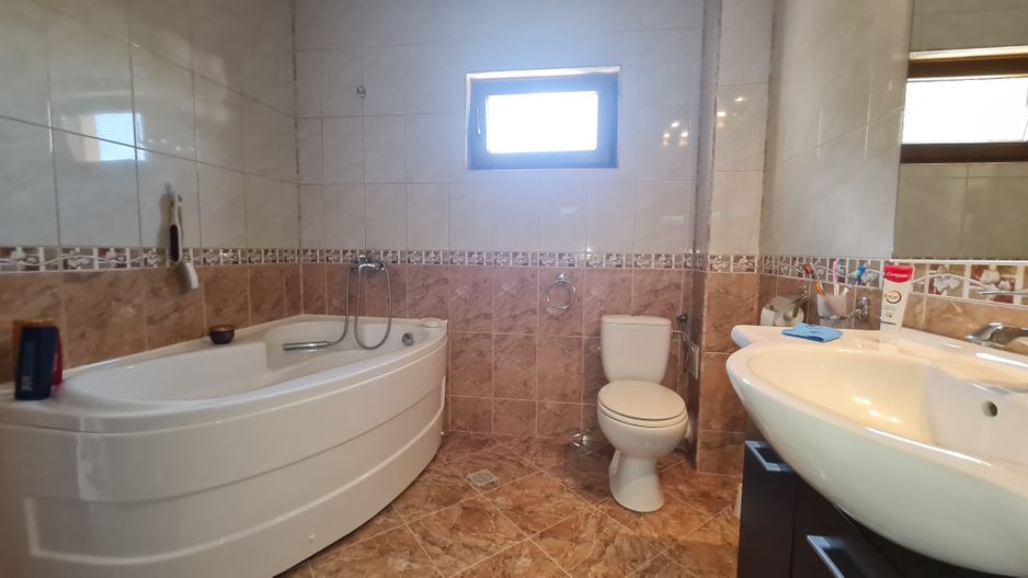 Vila impozanta in zona linistita la 15 minute de capitala! - Poză 29