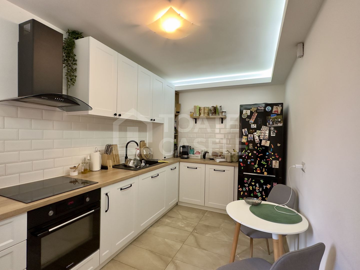 Apartament cu 3 camere, decomandat, 85 mp, zona Alverna - Poză 1